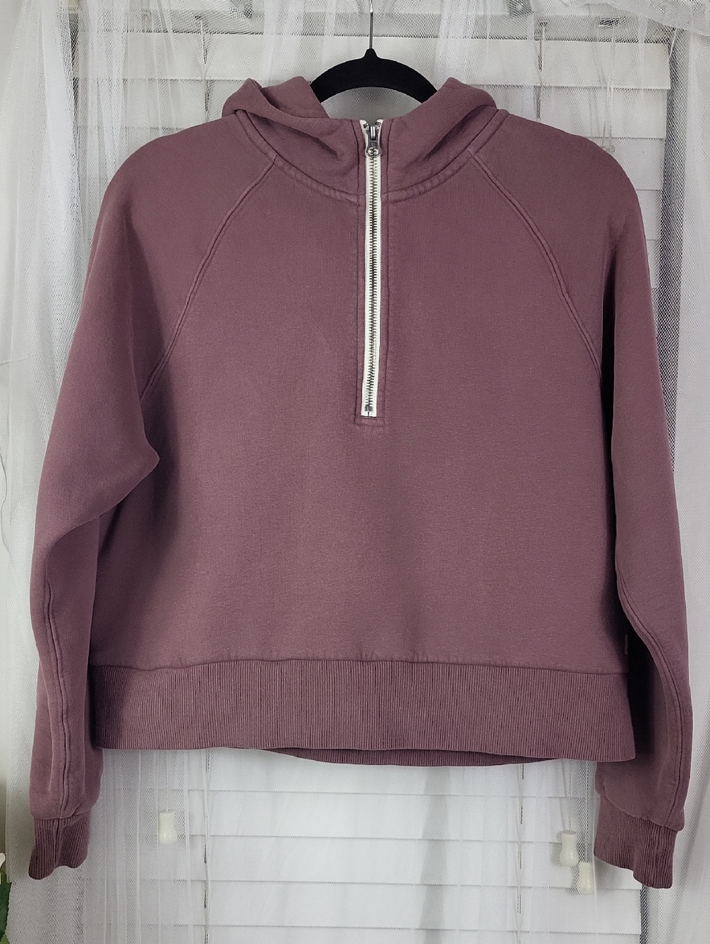 Vuori Restore Half Zip Hoodie Pullover Elderberry Mauve Rare Color. Size M